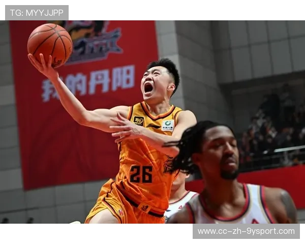 NBA球员踩线救球堪称奇迹——赛场奇迹背后的篮球智慧