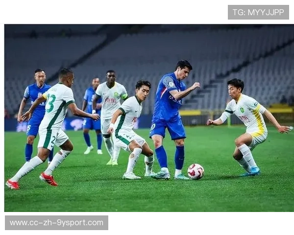 上海申花拉唐边路连续传中,攻守兼备展现精彩 上海申花拉唐边路连续传中,攻守兼备展现精彩